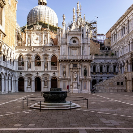 venetian water wells