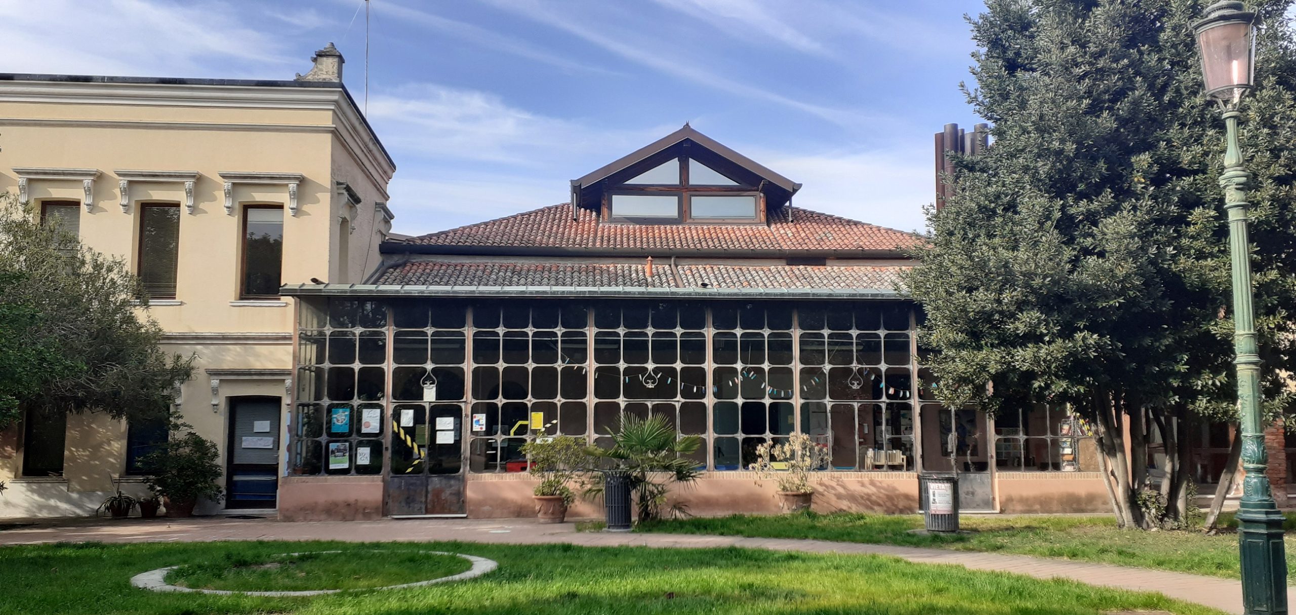 Image Landing Page Le plaisir de la lecture et l'importance de l'achat local image